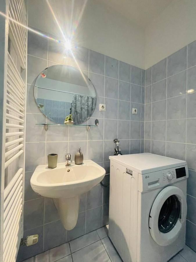 Central Studio Close To Andrassy Avenue For 4 Persons Boedapest Buitenkant foto