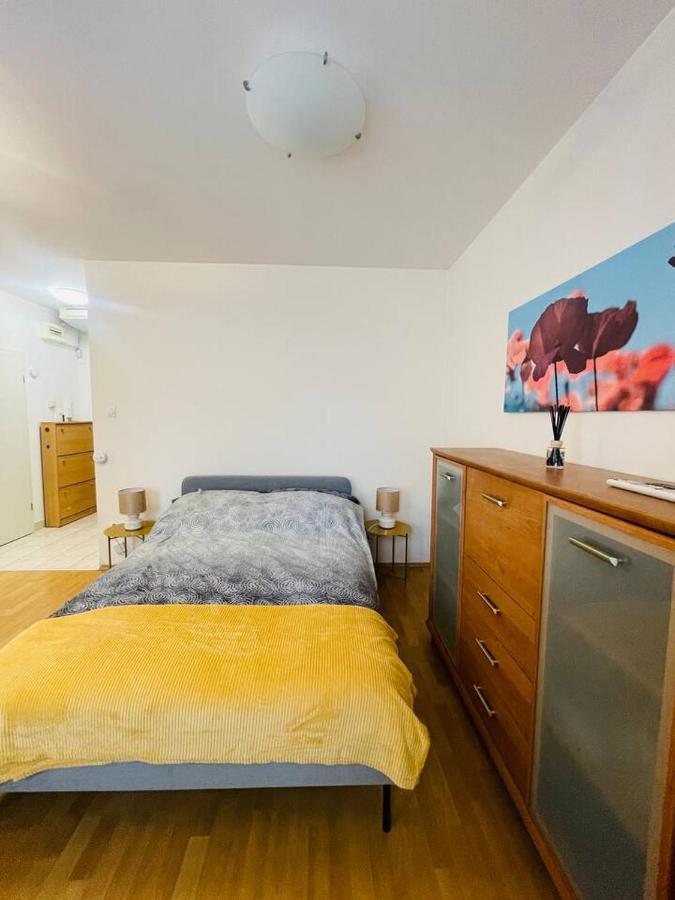 Central Studio Close To Andrassy Avenue For 4 Persons Boedapest Buitenkant foto