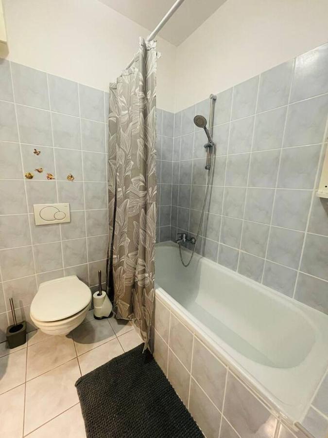 Central Studio Close To Andrassy Avenue For 4 Persons Boedapest Buitenkant foto